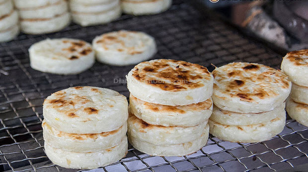 9 món bánh dân dã ngon không cưỡng nổi của đường phố Sài Gòn